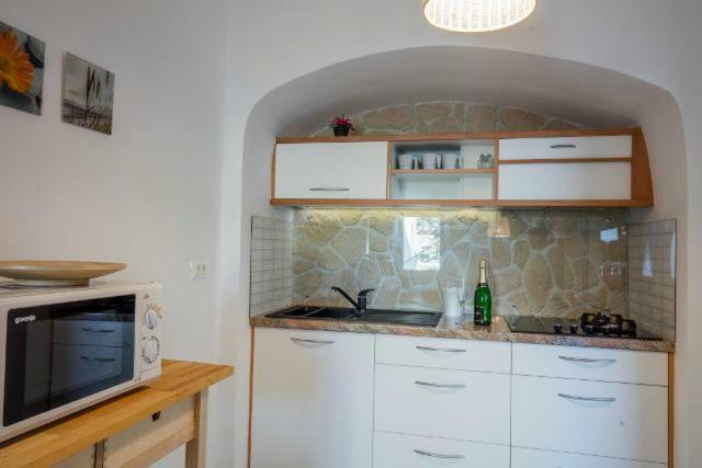 Season4All Apartments Mali Lošinj Eksteriør billede
