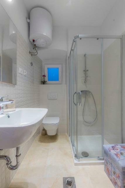 Season4All Apartments Mali Lošinj Eksteriør billede